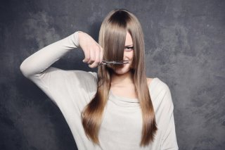 ぱっつん前髪で可愛さ自由自在♡（写真:iStock）