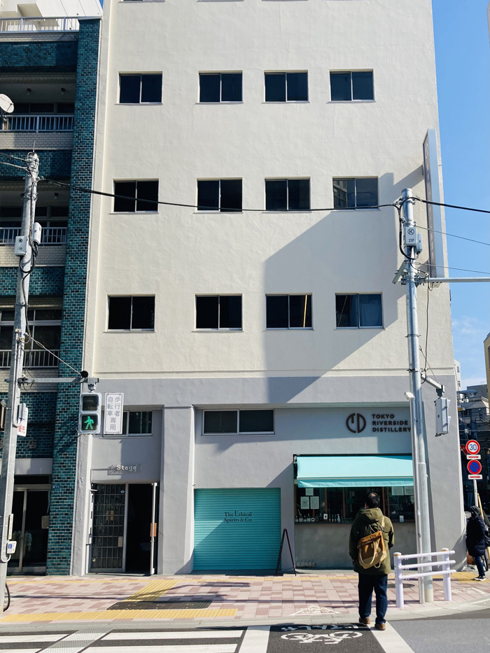 東京リバーサイド蒸溜所の2階は系列店のバーです（C）コクハク