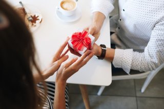 手作りお菓子のプレゼントはよく考えてから（写真:iStock）