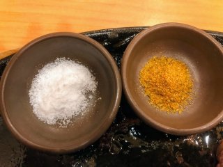「シチリア産の海塩」と「やみつきスパイス」（C）コクハク
