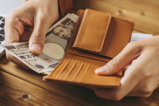 お財布の中の現金は一定額に（写真:iStock）