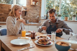 一緒に食べるとおいしいね（写真:iStock）