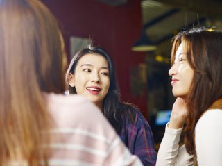 女同士だと素が出ちゃう（写真:iStock）