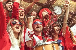 スポーツ観戦で声を張るのもアリ！（写真:iStock）