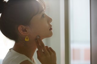 アクセサリーをプラスして“きちんと感”（写真:iStock）