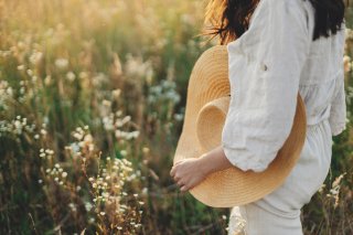 素材感がある服も涼しげに見える（写真:iStock）