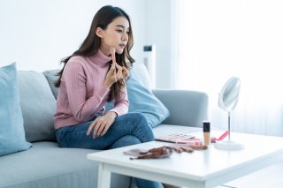 モーヴ色は大人女子にこそ似合う♡（写真:iStock）