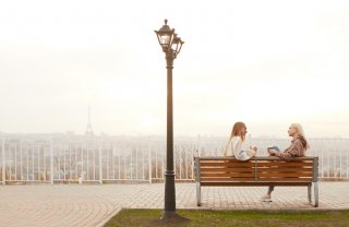 適度な距離感で自分を守ろう（写真:iStock）