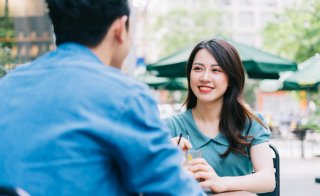 異性にも同性にも好かれる人っているよね（写真:iStock）