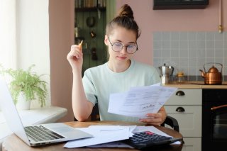 お金も心配だし、仕事も心配…（写真:iStock）