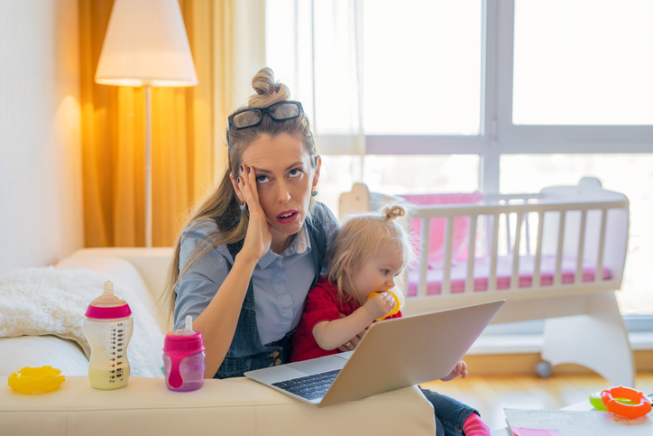 仕事に育児に…忙しすぎ！（写真:iStock）