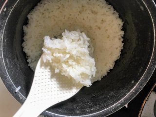 炊飯器がないので鍋で炊きます （C）コクハク