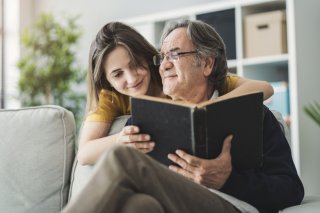 父に似た人を選んでしまう（写真:iStock）