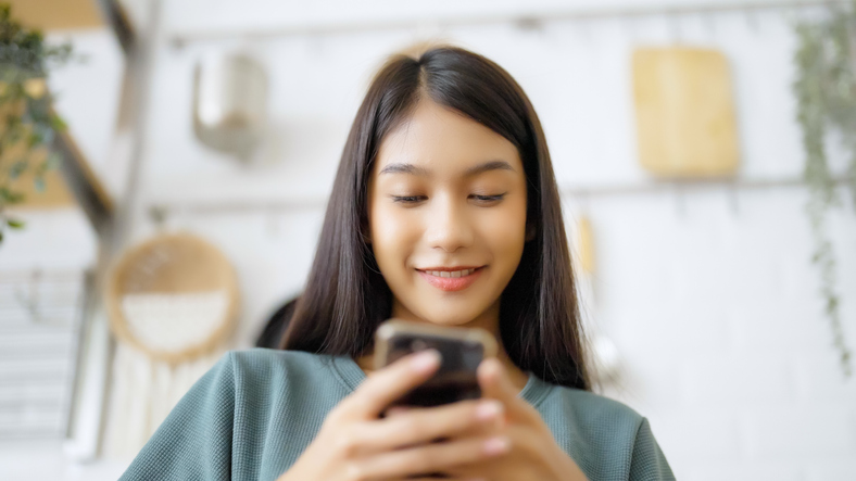 まずは気軽に連絡してみる（写真:iStock）