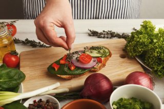 料理上手をアピール（写真:iStock）