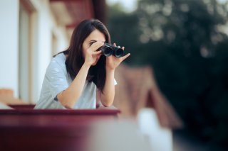 人のことが気になる（写真:iStock）