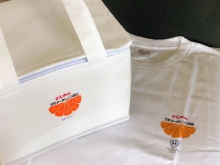 Tシャツと保冷バックがもらえるよ（C）コクハク