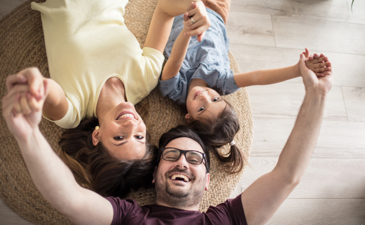 温かい雰囲気の家庭を作ろう（写真:iStock）