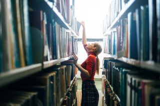 図書館で読書三昧はいかが？（写真:iStock）