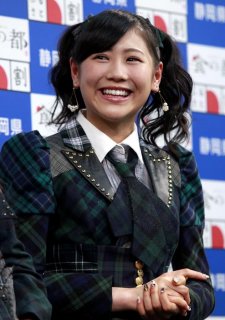 新妻の西野未姫は平成11年生まれ（C）日刊ゲンダイ