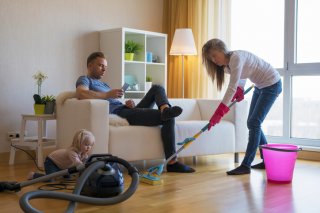 いつも私ばっかり…（写真:iStock）