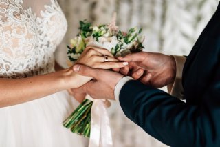 結婚パーティーの後に、まさか…（写真:iStock）