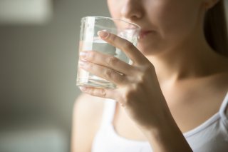 こまめに水分補給（写真:iStock）