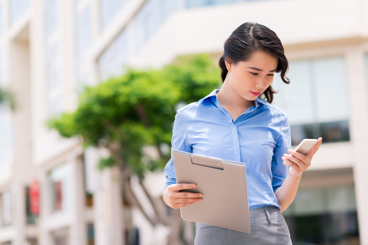 仕事がお互いを自由にする面も（写真:iStock）