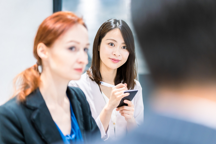 相手の立場で考える（写真:iStock）