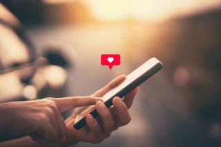 いいねを張り合うのはやめましょう（写真:iStock）