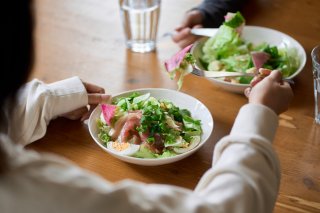 野菜中心の食事を心がけて（写真:iStock）