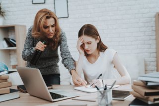 年下社員は強く言われる経験がない（写真:iStock）