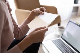 出張ちゃうんかい…（写真:iStock）