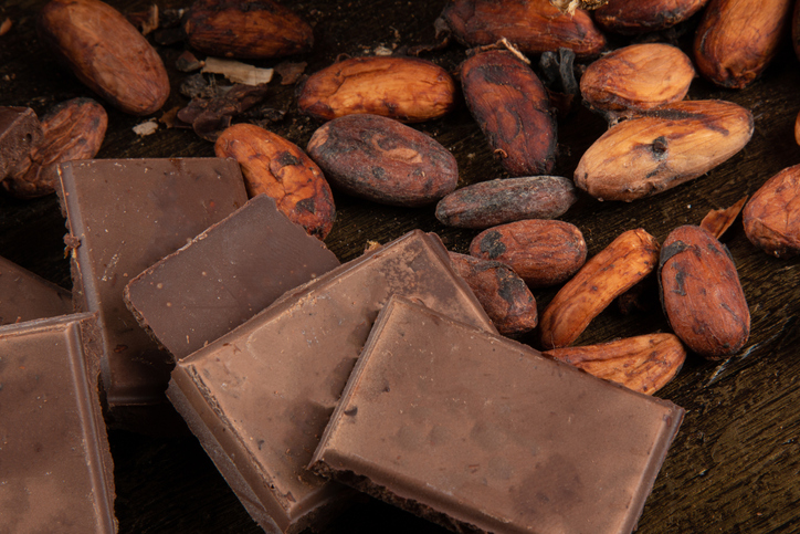 ハイカカオのチョコレートを食べよう（写真:iStock）