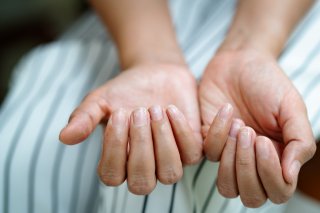 気づいたら爪がボロボロ…（写真:iStock）