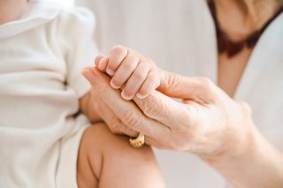 孫に会いたい気持ちはわかる（写真:iStock）