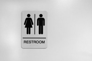 トイレの中で強硬フェラ（写真:iStock）