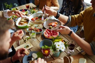 お披露目も兼ねて夫を連れて行ったけど（写真:iStock）