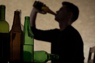 酒を飲んではわめき散らすように…（写真:iStock）