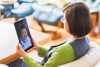 孫に会うのを楽しみにしている（写真:iStock）