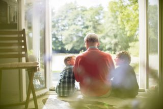 一緒に遊んでくれて助かる（写真:iStock）