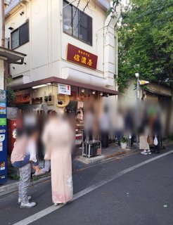 JR五反田駅西口より徒歩3分、目黒川沿いにある鶏肉専門店の信濃屋さん（C）コクハク