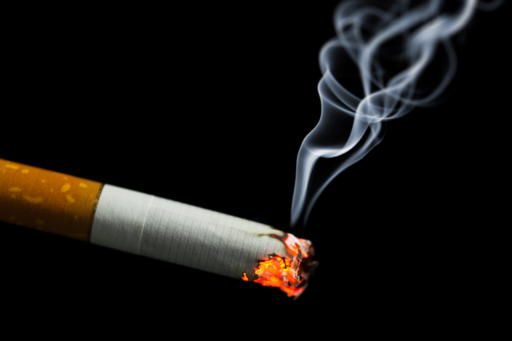 タバコの火傷の跡は今でも…（写真:iStock）