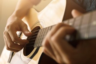 ギタリストならしょうがない（写真:iStock）