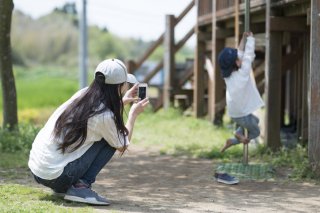 子供の様子をちょこちょこ共有（写真:iStock）