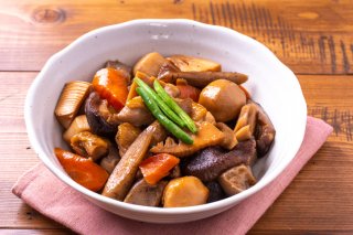 根菜と鶏肉のちくぜん煮（写真:iStock）