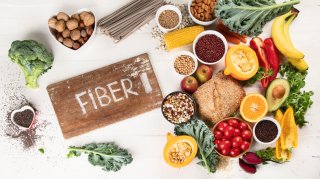 食物繊維多めの食事を心がけて（写真:iStock）