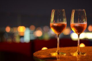 お酒の力を借りて…（写真:iStock）