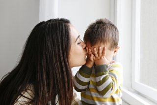 子供が安心して暮らせるように（写真:iStock）