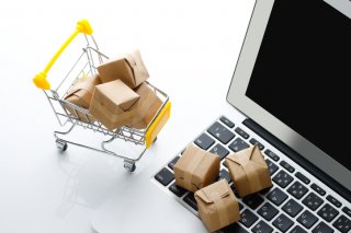 ネットスーパーでお買い物（写真:iStock）